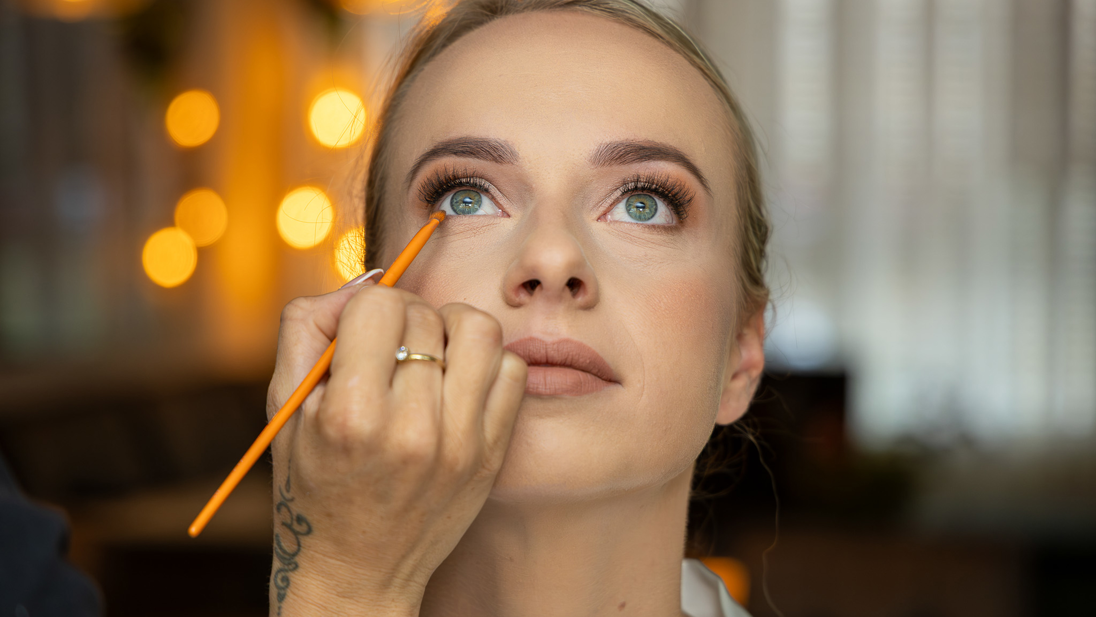 <p>Bekijk jezelf<br><strong>door mijn lens</strong></p>